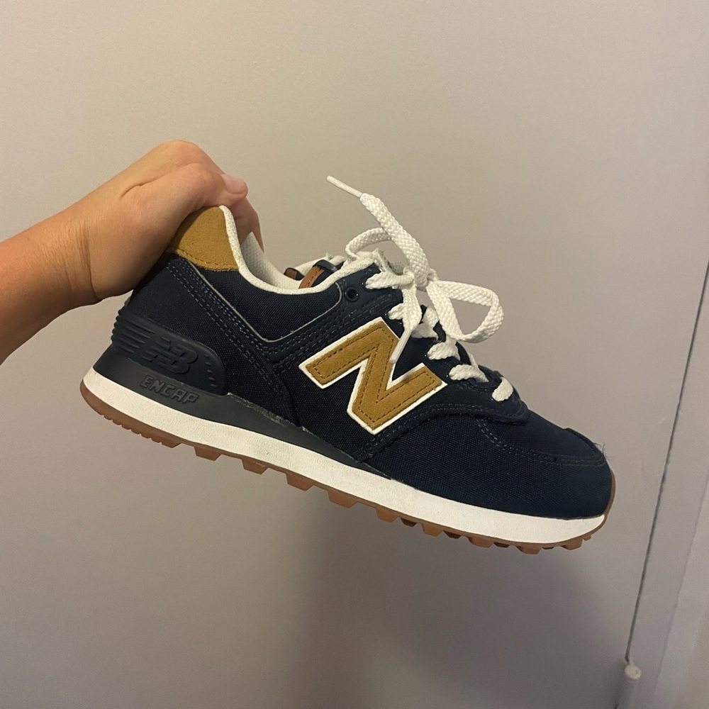 New Balance Women Sneakers NWOT